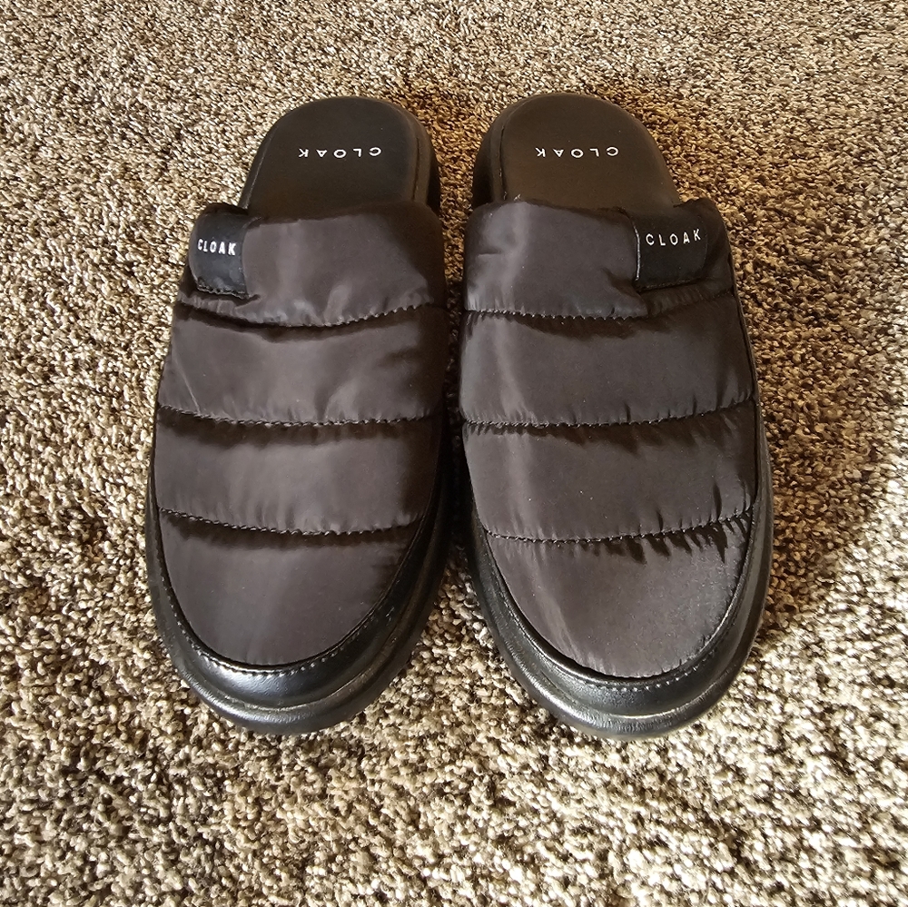Cloak slip ons black size 8